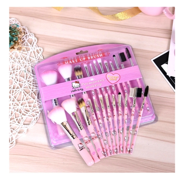 New, Twelve-Piece Hello Kitty Professional Makeup Brush Set - Picture 3 of 7